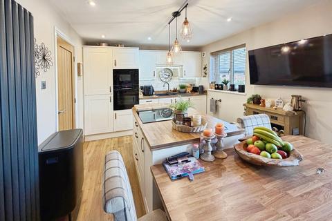 3 bedroom detached house for sale, Edge Lane, West Yorkshire WF12