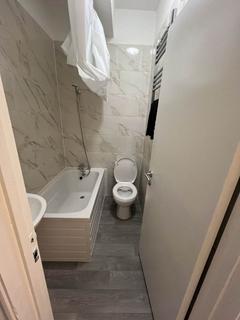 2 bedroom flat to rent, Cromwell road RM17