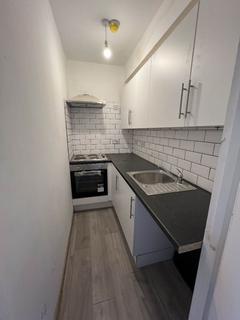 2 bedroom flat to rent, Cromwell road RM17