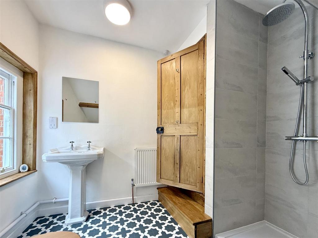 First Floor Flat Bathroom