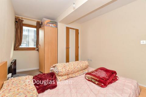 1 bedroom flat for sale, Ilford Hill, Ilford, Essex