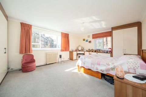 2 bedroom flat for sale, Heathfield Terrace, London W4