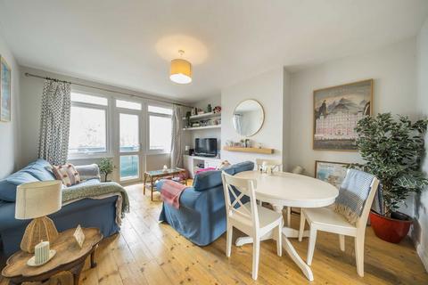 3 bedroom flat for sale, Upper Tooting Park, London SW17
