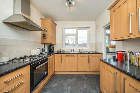 3 bedroom flat for sale, Upper Tooting Park, London SW17