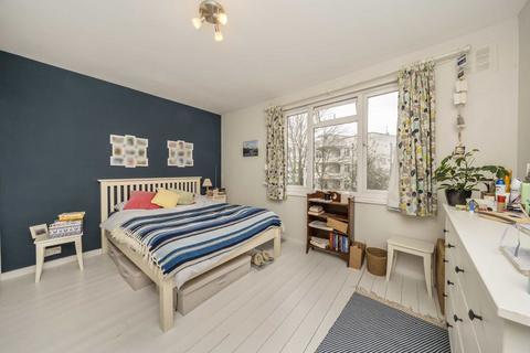 3 bedroom flat for sale, Upper Tooting Park, London SW17
