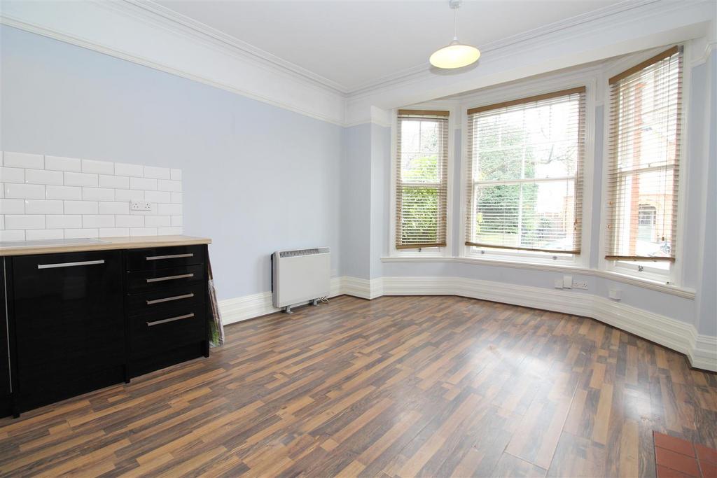 Flat 1, 1 Avenue Road - New 2022 (1).JPG