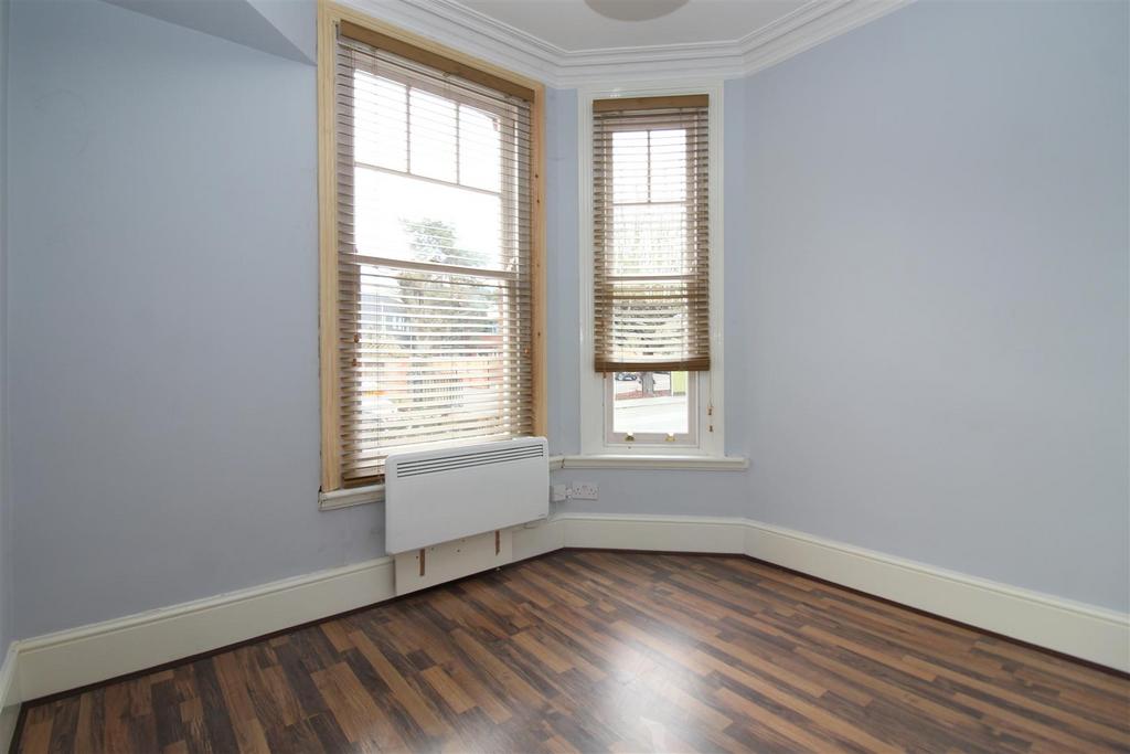 Flat 1, 1 Avenue Road - New 2022 (2).JPG