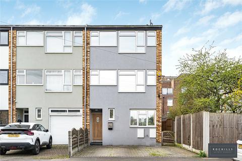 4 bedroom end of terrace house for sale, Thames Street, Walton-on-Thames, Surrey, KT12