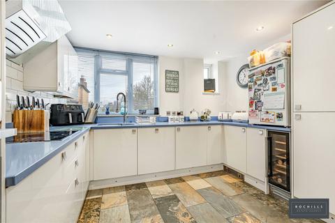 4 bedroom end of terrace house for sale, Thames Street, Walton-on-Thames, Surrey, KT12