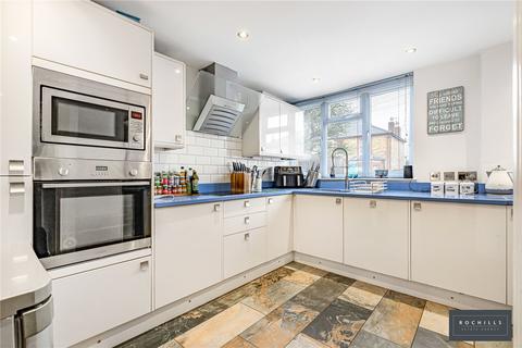 4 bedroom end of terrace house for sale, Thames Street, Walton-on-Thames, Surrey, KT12