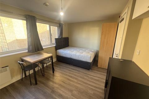 Studio to rent, Station Road, London, NW4