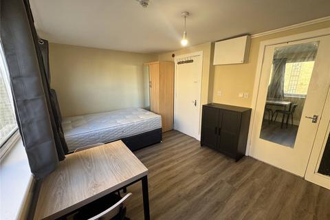 Studio to rent, Station Road, London, NW4