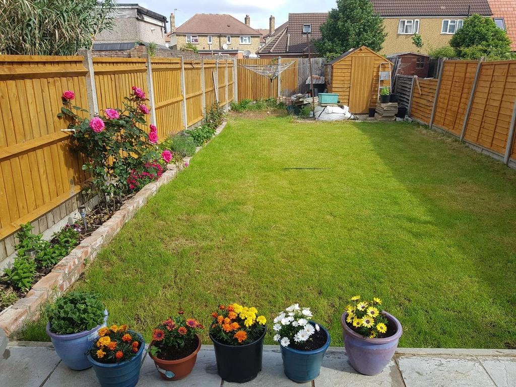 4 bed semi detached house for rent