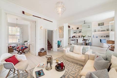 3 bedroom flat for sale, Sydney Mews, London SW3