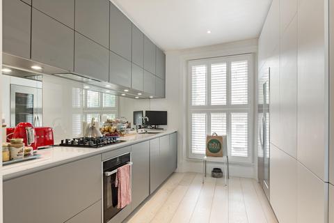 3 bedroom flat for sale, Sydney Mews, London SW3