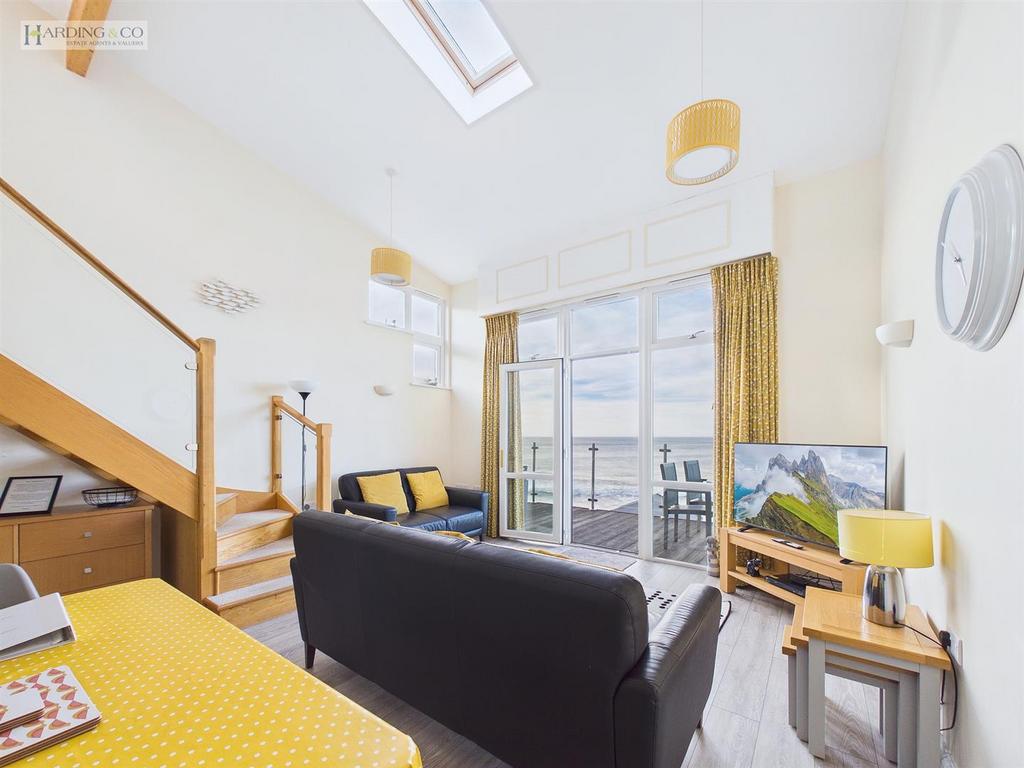 CAM01113 G0-PR0222-STILL010.jpg