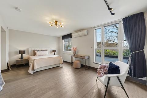 4 bedroom end of terrace house to rent, St. Johns Wood Park London NW8