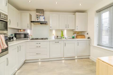 4 bedroom semi-detached house for sale, Santa Cruz Avenue, Newton Leys, Bletchley, Milton Keynes, MK3