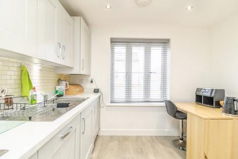 4 bedroom semi-detached house for sale, Santa Cruz Avenue, Newton Leys, Bletchley, Milton Keynes, MK3
