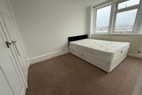 2 bedroom flat to rent, Hounslow, TW4