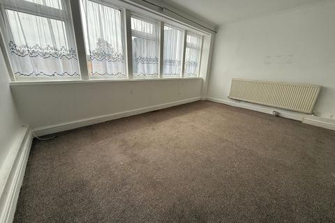 2 bedroom flat to rent, Hounslow, TW4