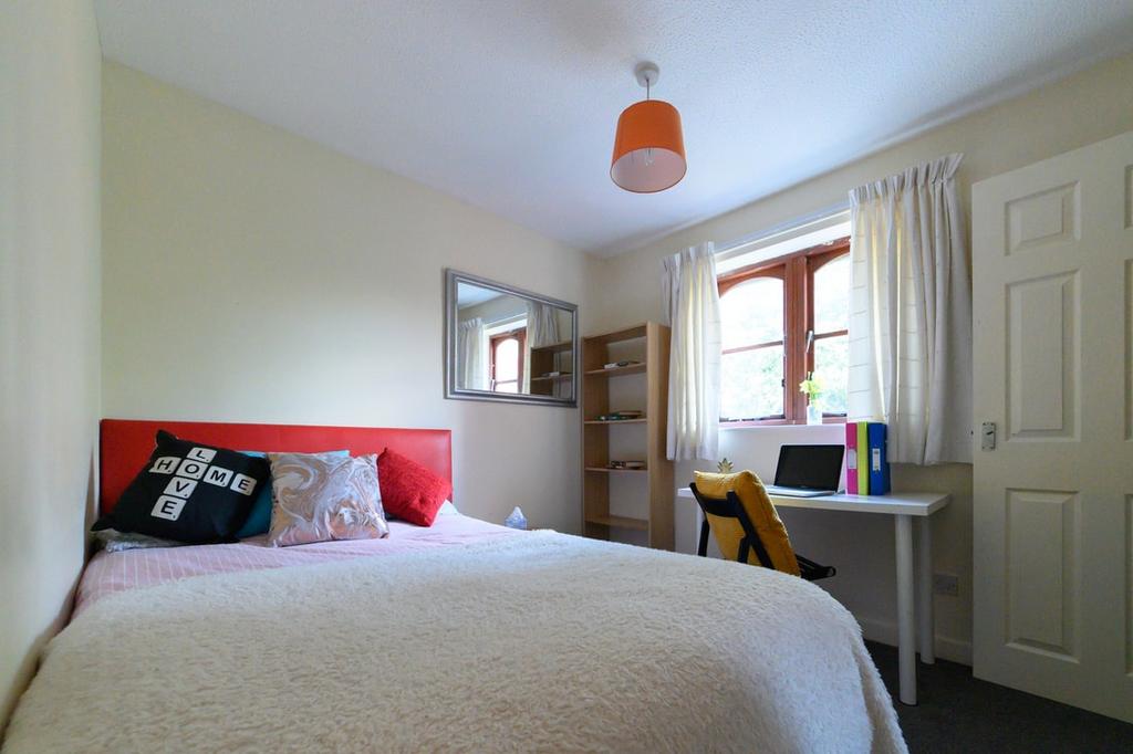 Bright, neatly presented double bedroom with a ...