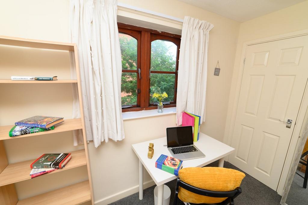 Bright, tidy single bedroom with a study desk b...