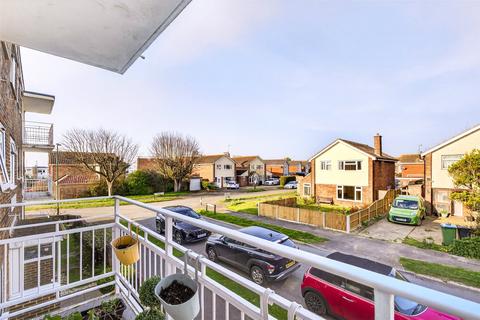 2 bedroom flat for sale, Chanctonbury Road, Rustington, Littlehampton, West Sussex, BN16