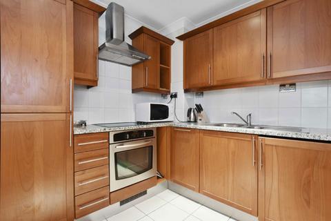 2 bedroom flat to rent, Forum Magnum Square, London SE1