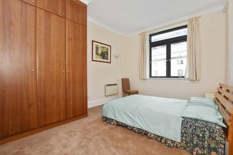 2 bedroom flat to rent, Forum Magnum Square, London SE1