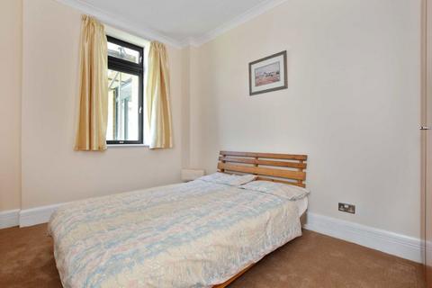 2 bedroom flat to rent, Forum Magnum Square, London SE1