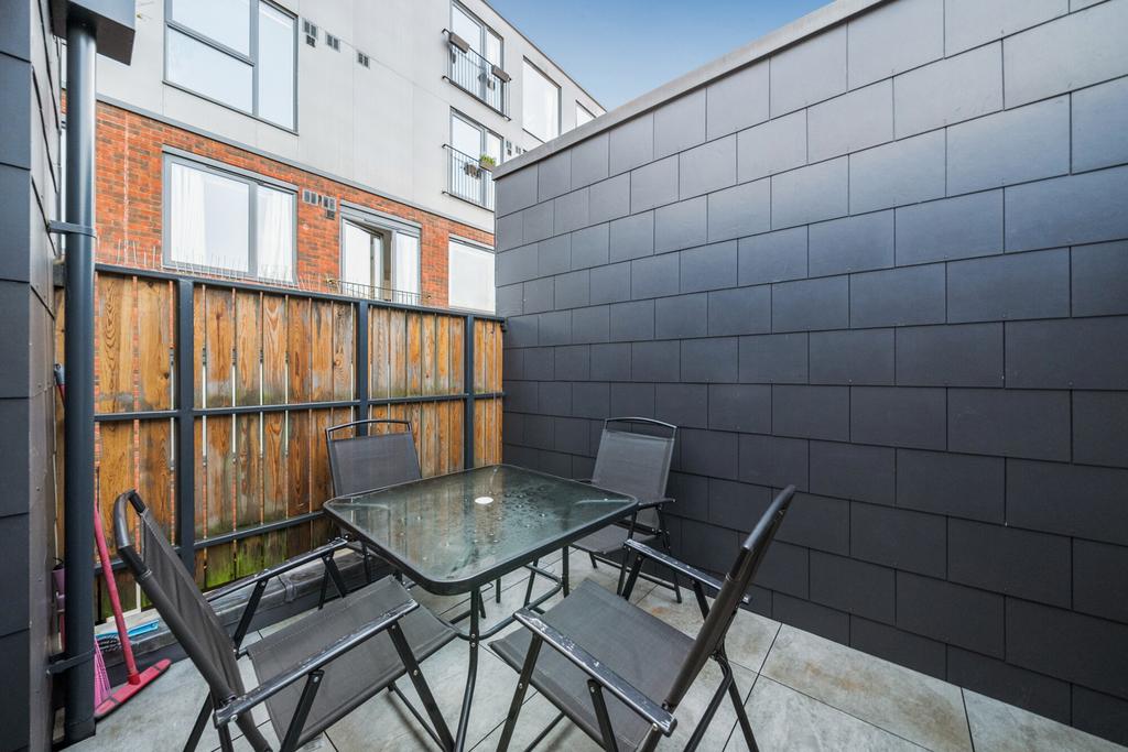 1415799-6-699f14b...