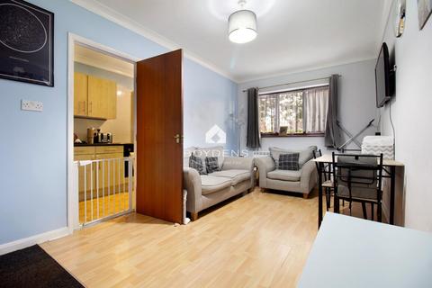 2 bedroom cluster house to rent, Tollgate Court, London Road, Colchester CO3