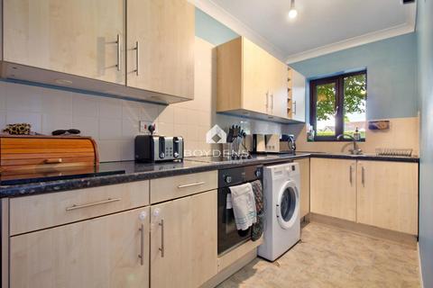 2 bedroom cluster house to rent, Tollgate Court, London Road, Colchester CO3