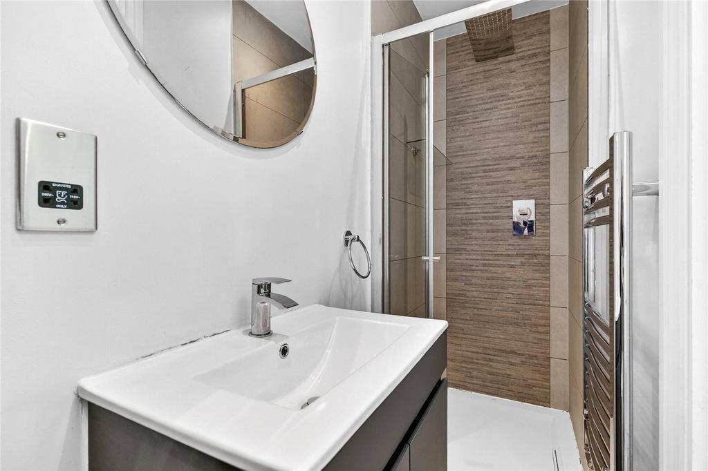 Shower-Cloakroom