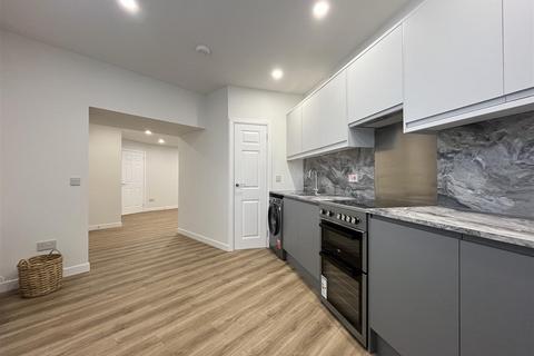 2 bedroom flat to rent, Charterhouse Lane, Perth