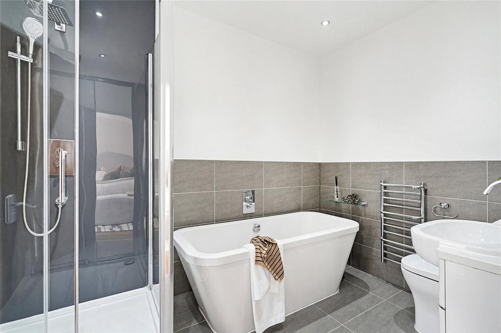 En-Suite Bathroom