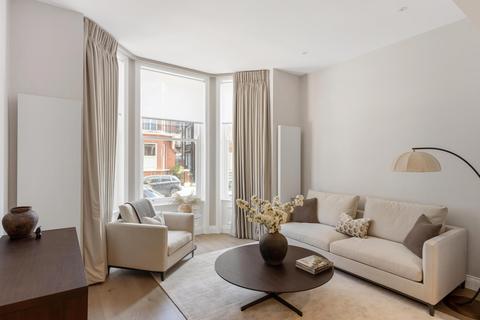 1 bedroom flat for sale, Rosary Gardens, South Kensington, London SW7.