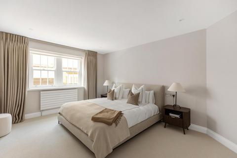 1 bedroom flat for sale, Rosary Gardens, South Kensington, London SW7.