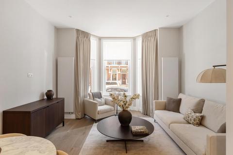 1 bedroom flat for sale, Rosary Gardens, South Kensington, London SW7.