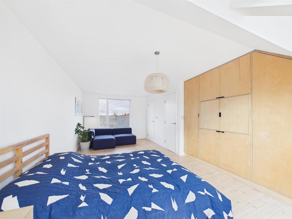Bed 4 5.jpg