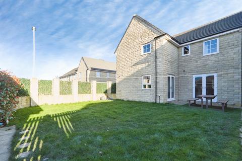 4 bedroom detached house for sale, Fetlock Drive, Bradford