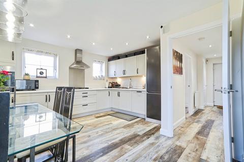 4 bedroom detached house for sale, Fetlock Drive, Bradford