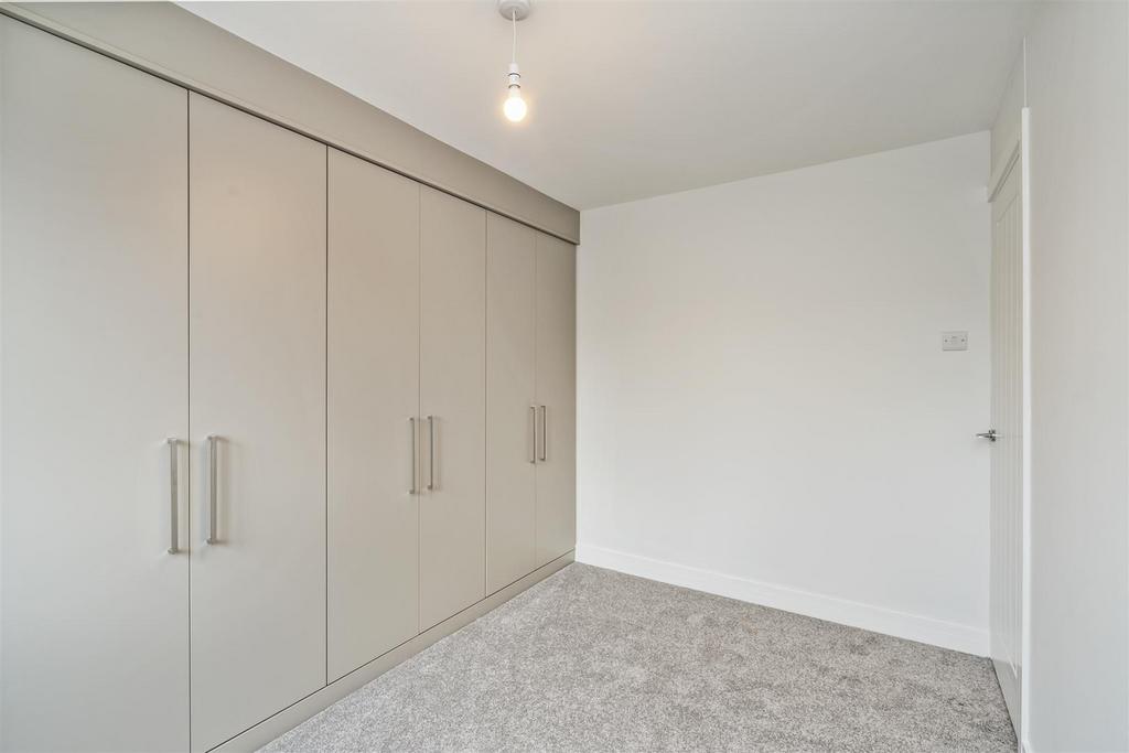 2 Fieldhouse Close-15 lo.jpg