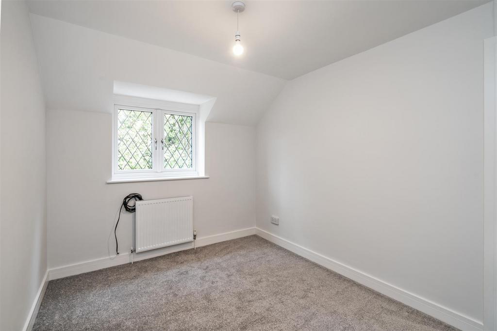 2 Fieldhouse Close-10 lo.jpg
