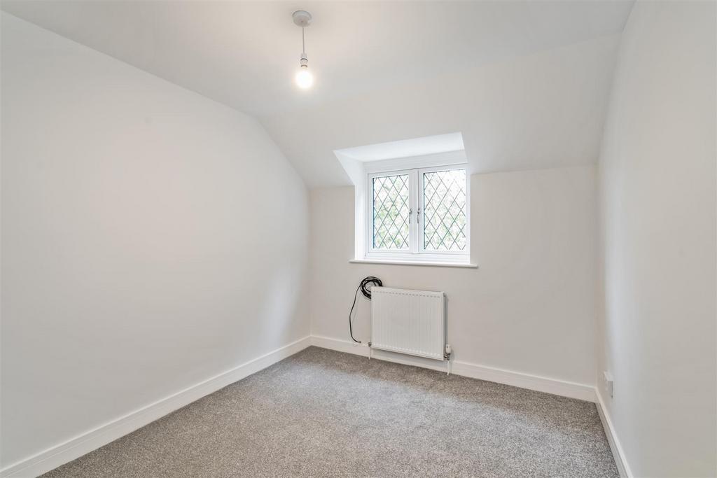 2 Fieldhouse Close-11 lo.jpg