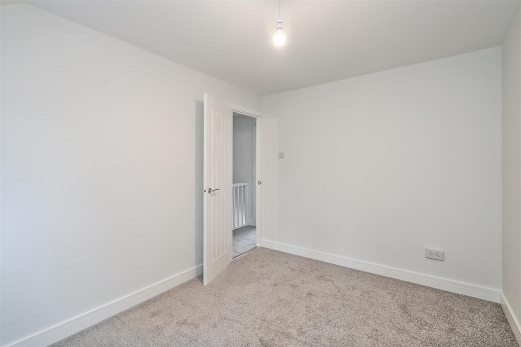 2 Fieldhouse Close-12 lo.jpg