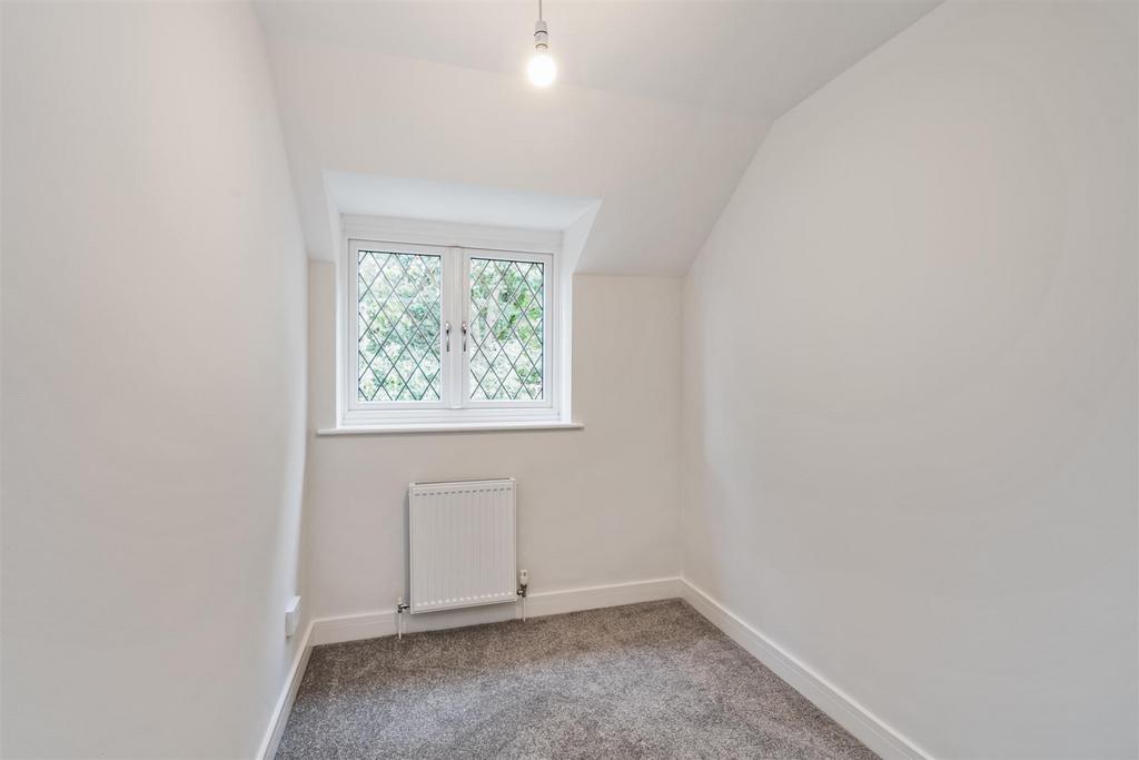 2 Fieldhouse Close-9 lo.jpg