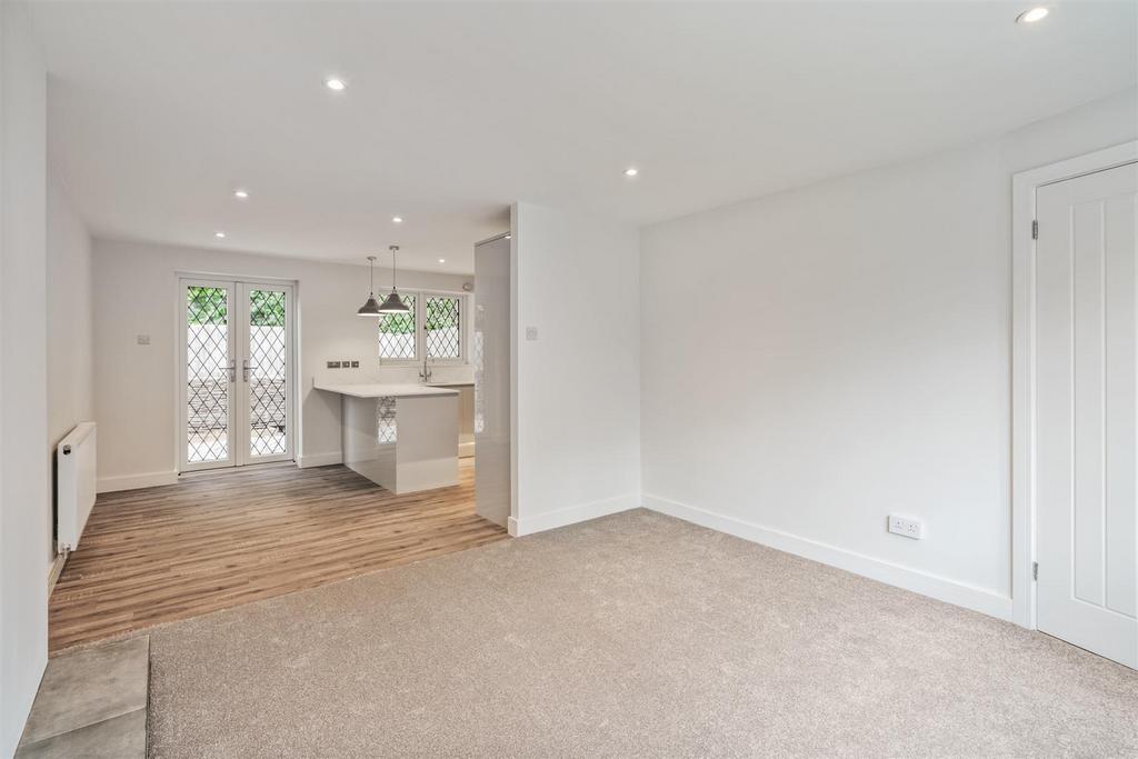 2 Fieldhouse Close-2 lo.jpg