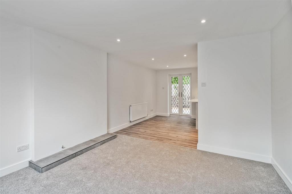 2 Fieldhouse Close-1 lo.jpg